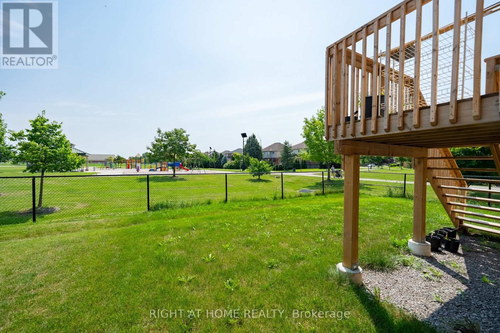 












34 HAMPSHIRE PLACE

,
Hamilton (Stoney Creek Mountain),




Ontario
L8J3W8

