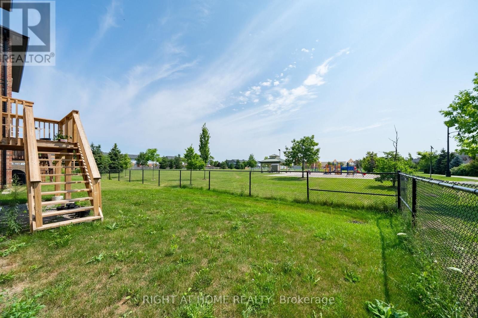 












34 HAMPSHIRE PLACE

,
Hamilton (Stoney Creek Mountain),




Ontario
L8J3W8

