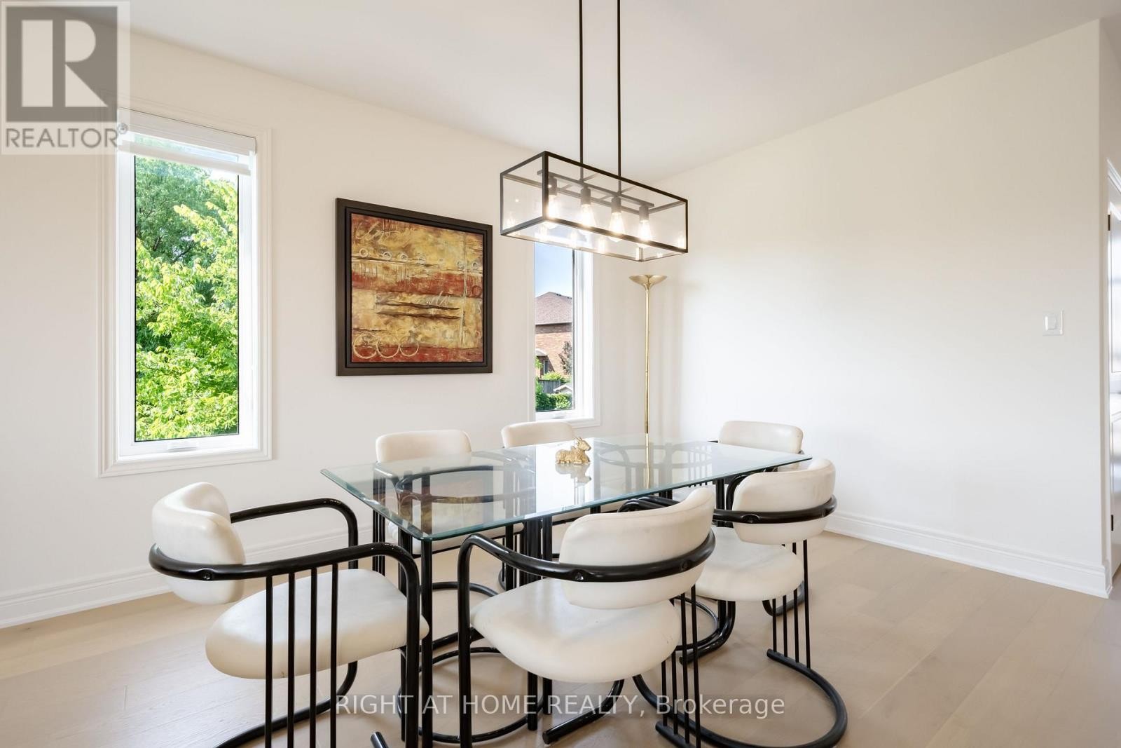 












34 HAMPSHIRE PLACE

,
Hamilton (Stoney Creek Mountain),




Ontario
L8J3W8


