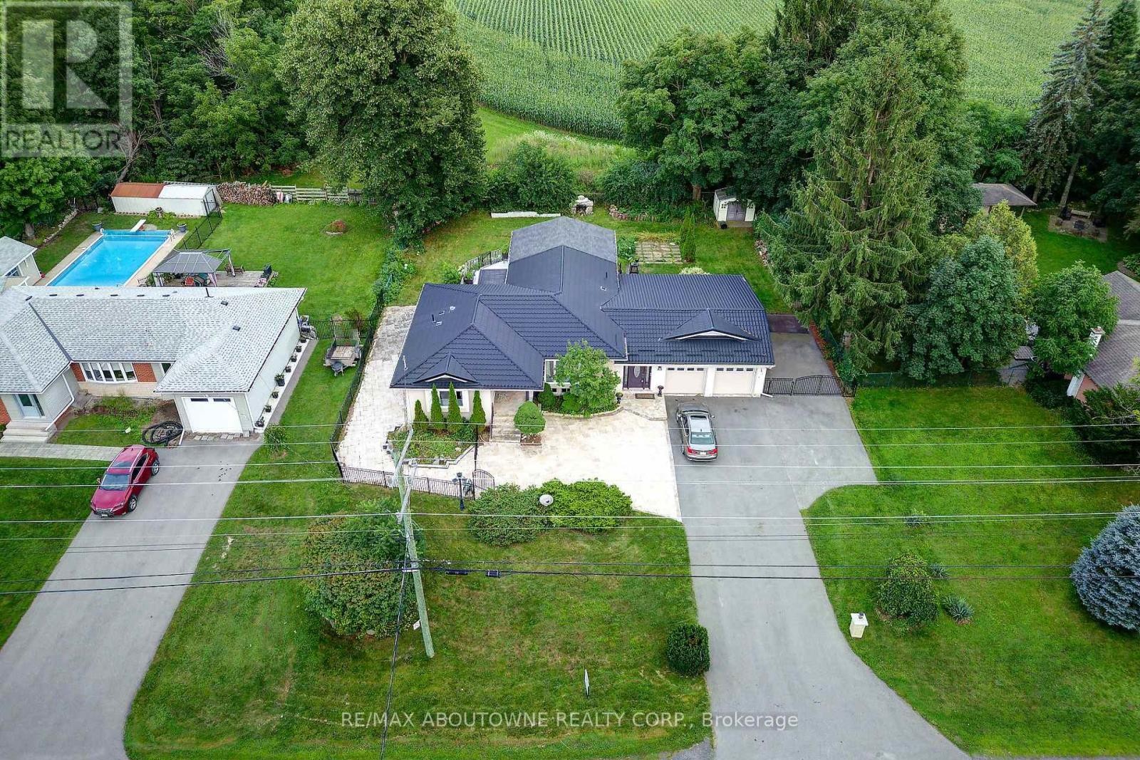 












178 CARLISLE ROAD

,
Hamilton (Carlisle),




Ontario
L0R1H2

