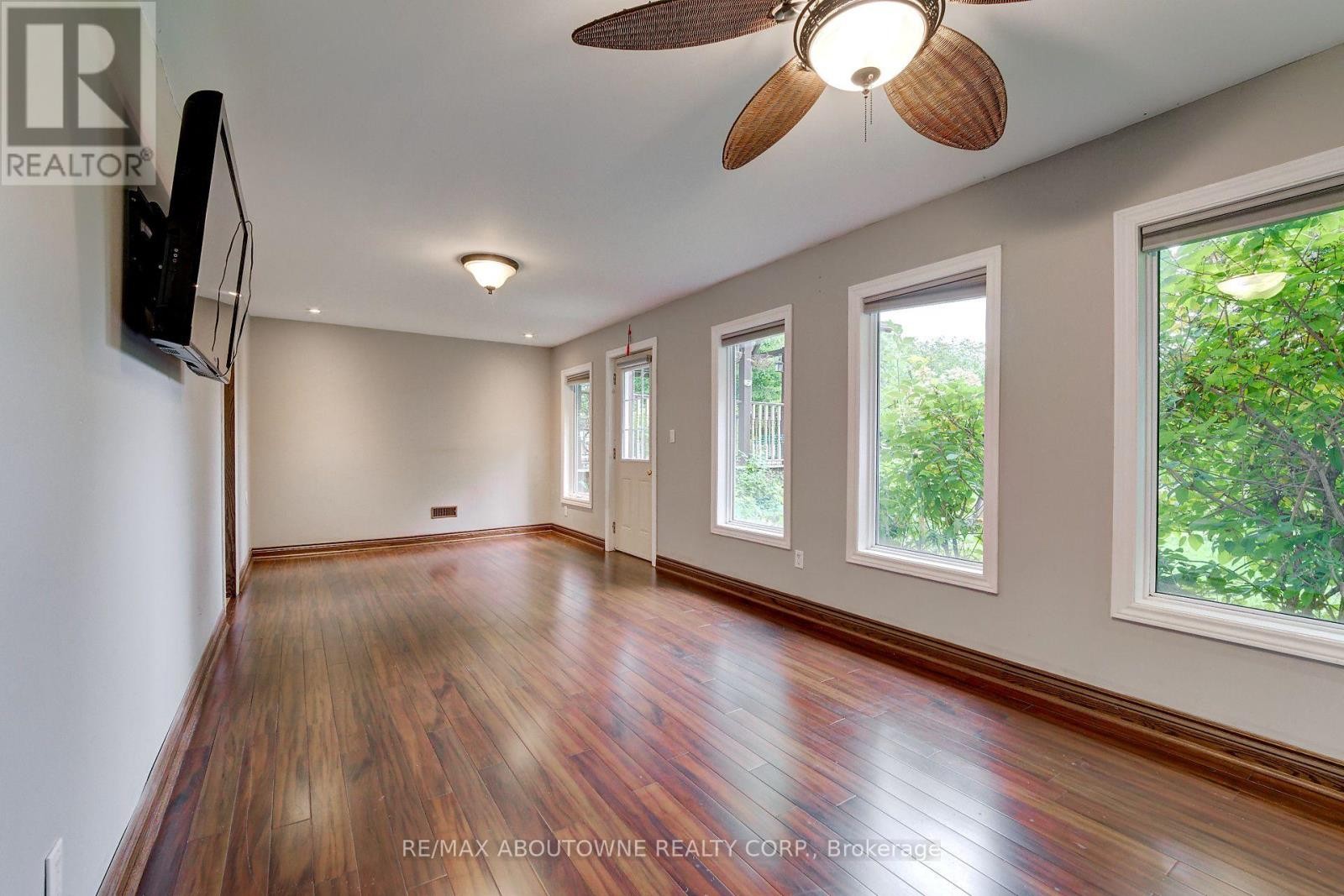 












178 CARLISLE ROAD

,
Hamilton (Carlisle),




Ontario
L0R1H2

