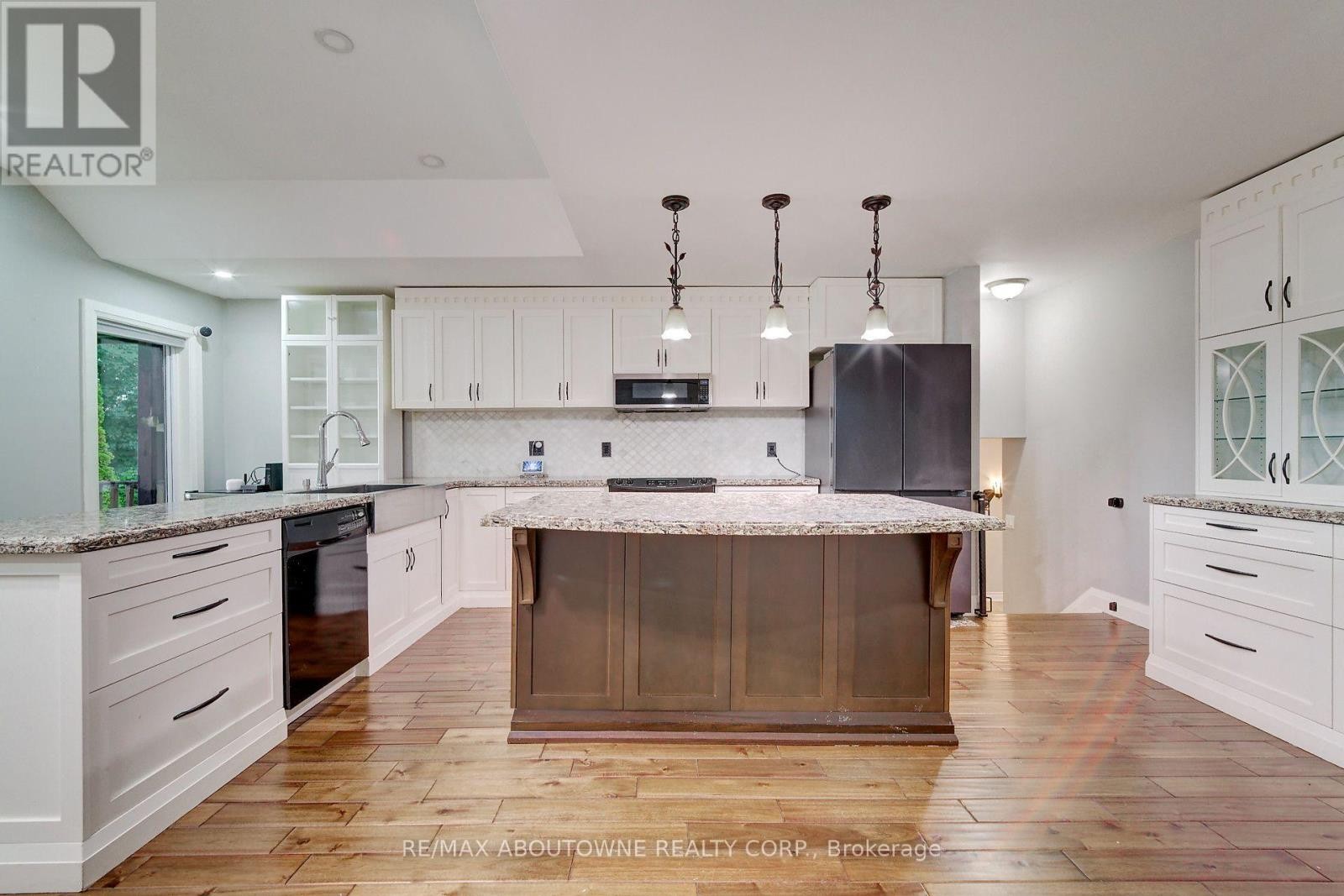 












178 CARLISLE ROAD

,
Hamilton (Carlisle),




Ontario
L0R1H2

