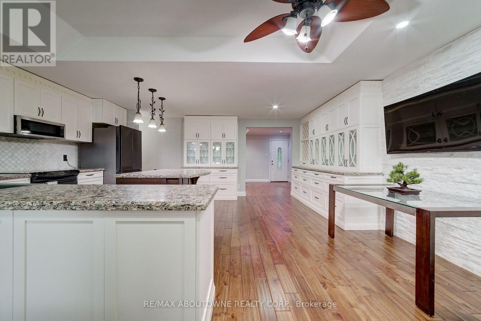 












178 CARLISLE ROAD

,
Hamilton (Carlisle),




Ontario
L0R1H2

