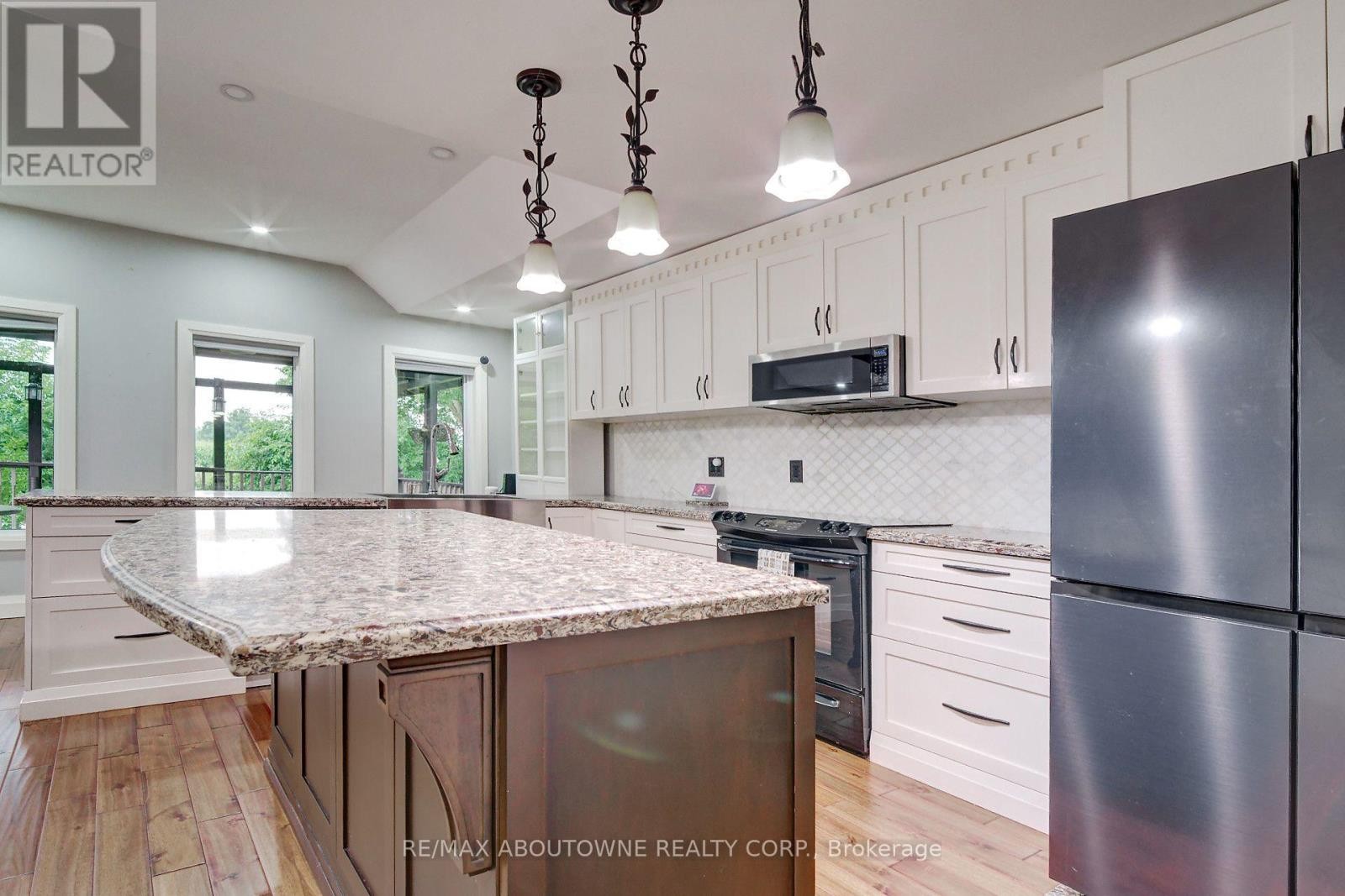 












178 CARLISLE ROAD

,
Hamilton (Carlisle),




Ontario
L0R1H2

