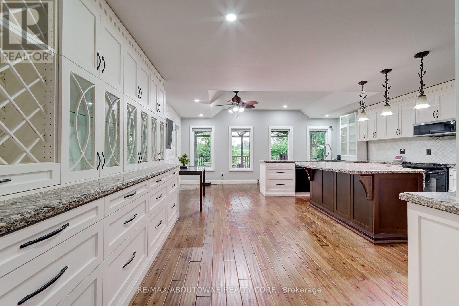












178 CARLISLE ROAD

,
Hamilton (Carlisle),




Ontario
L0R1H2

