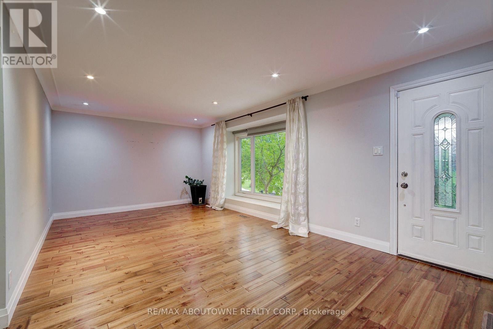 












178 CARLISLE ROAD

,
Hamilton (Carlisle),




Ontario
L0R1H2

