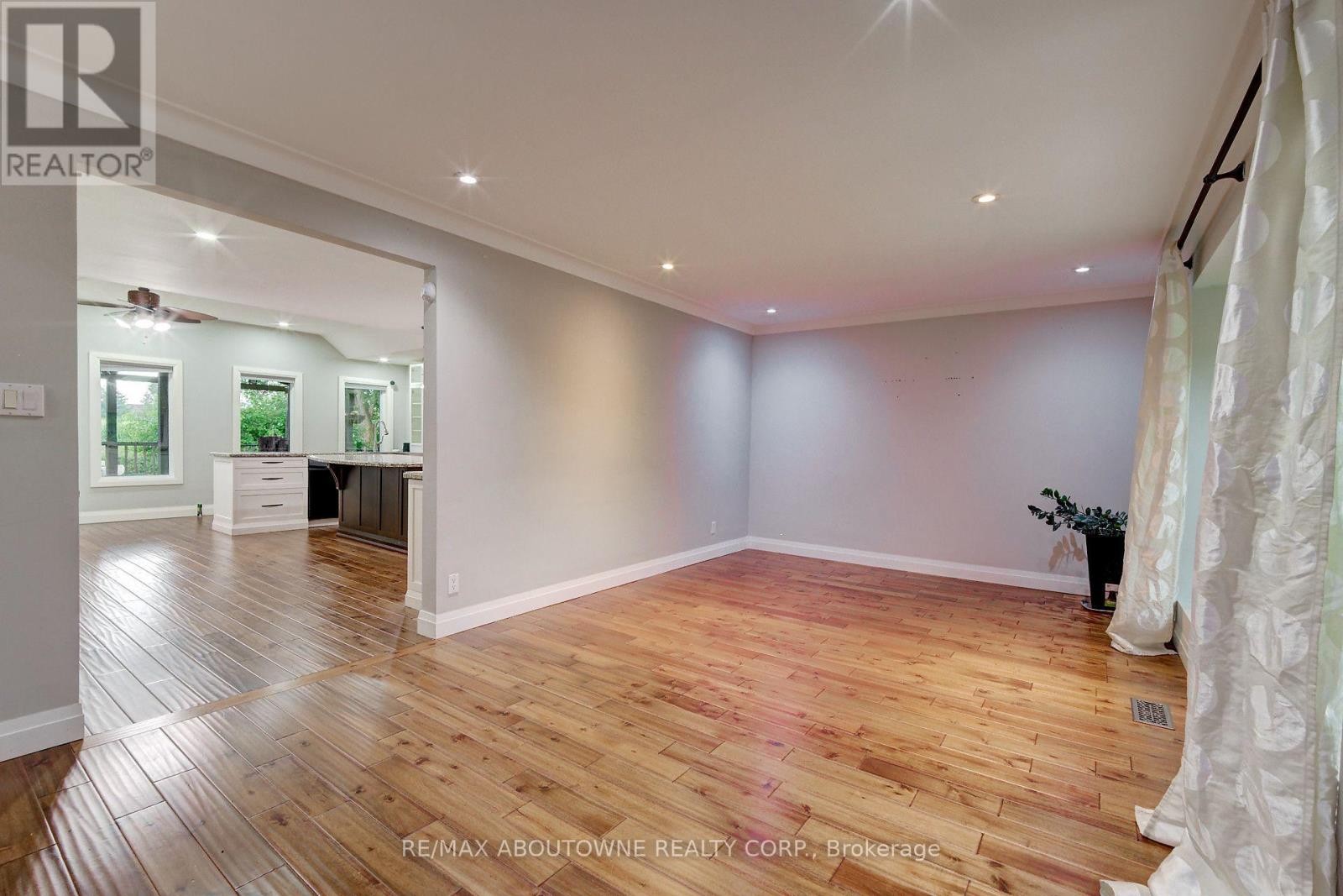 












178 CARLISLE ROAD

,
Hamilton (Carlisle),




Ontario
L0R1H2

