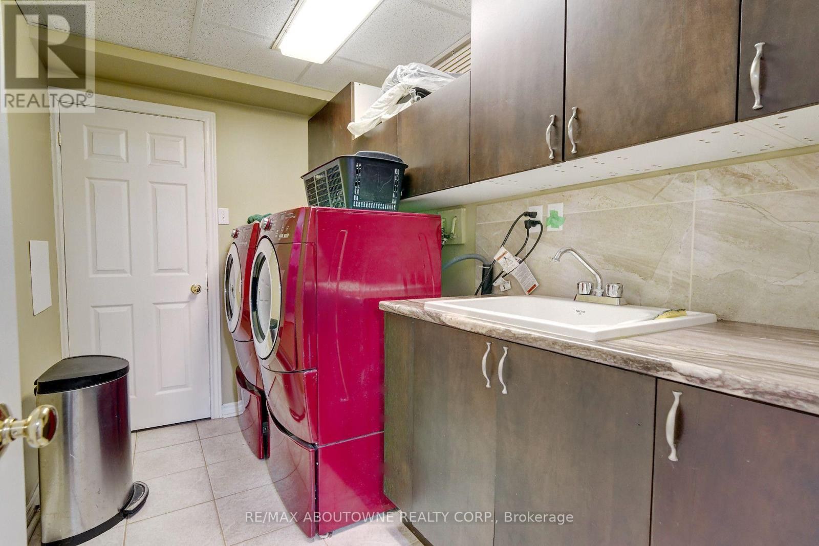 












178 CARLISLE ROAD

,
Hamilton (Carlisle),




Ontario
L0R1H2

