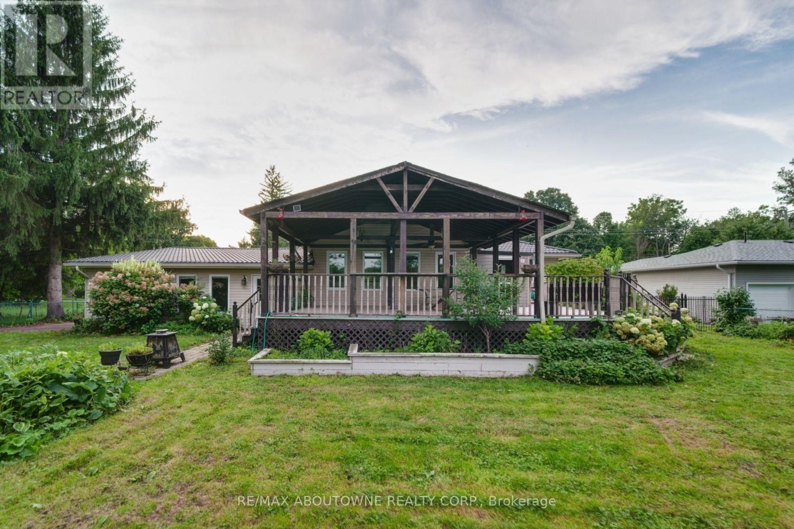 












178 CARLISLE ROAD

,
Hamilton (Carlisle),




Ontario
L0R1H2


