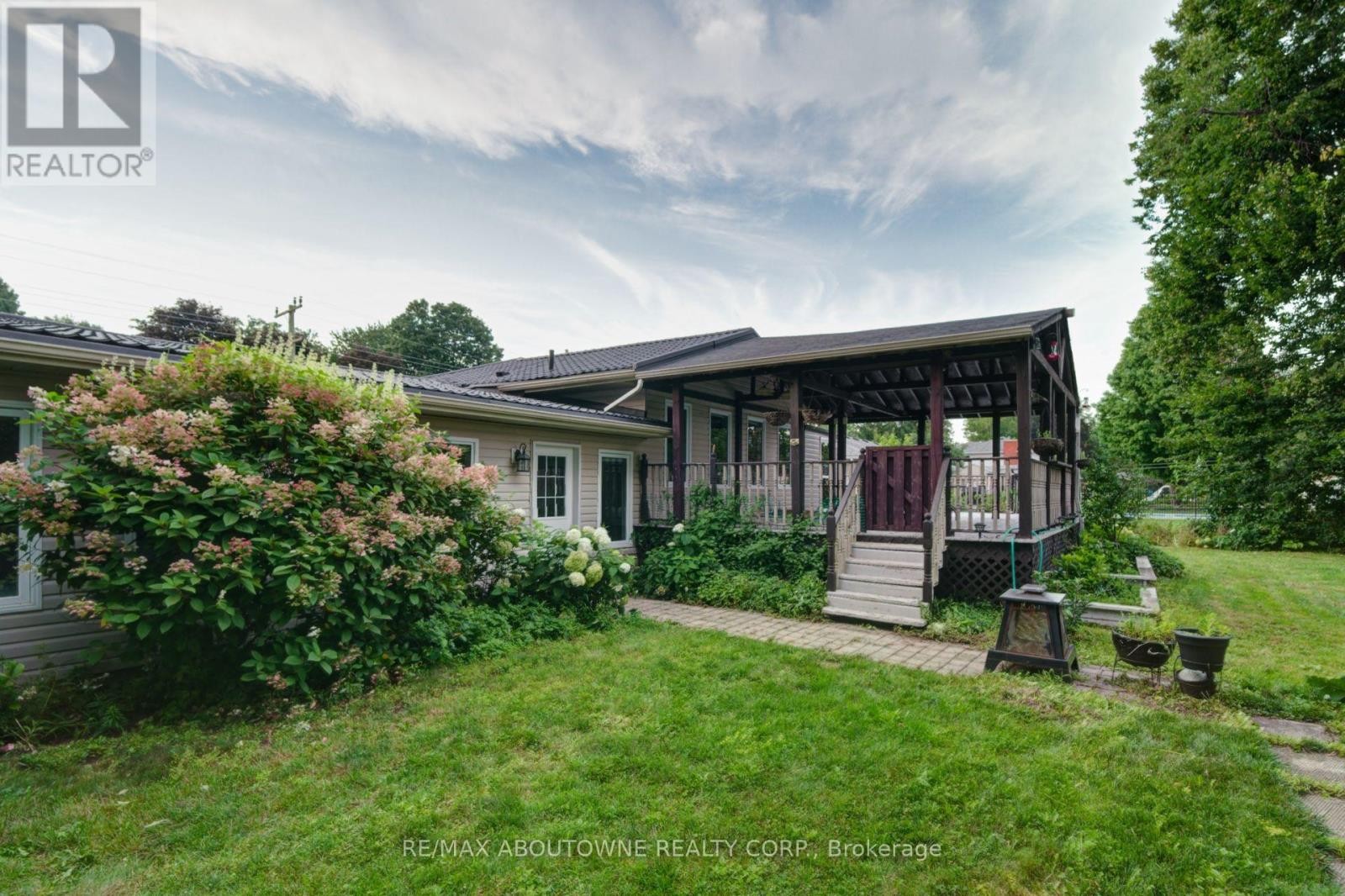 












178 CARLISLE ROAD

,
Hamilton (Carlisle),




Ontario
L0R1H2

