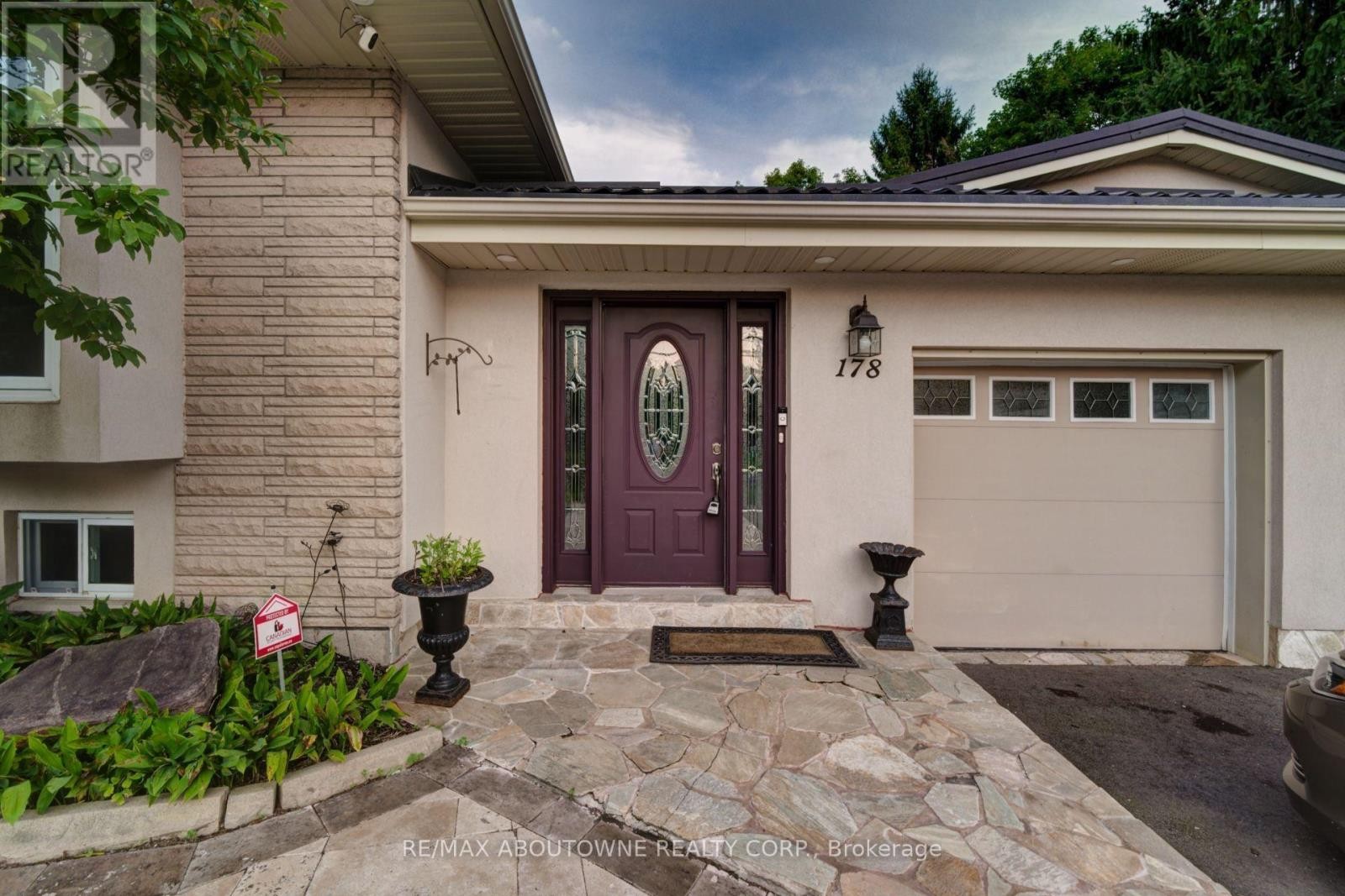 












178 CARLISLE ROAD

,
Hamilton (Carlisle),




Ontario
L0R1H2

