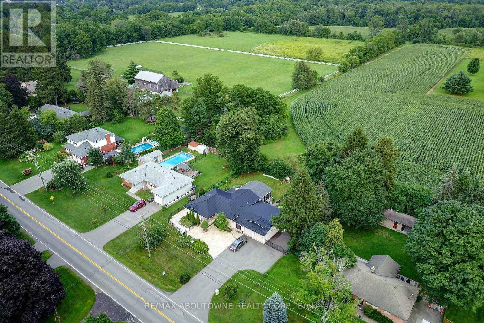 












178 CARLISLE ROAD

,
Hamilton (Carlisle),




Ontario
L0R1H2

