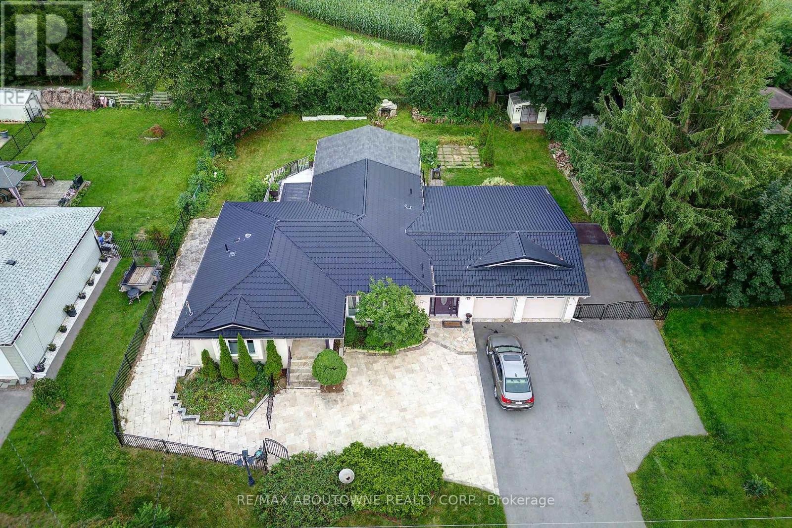 












178 CARLISLE ROAD

,
Hamilton (Carlisle),




Ontario
L0R1H2

