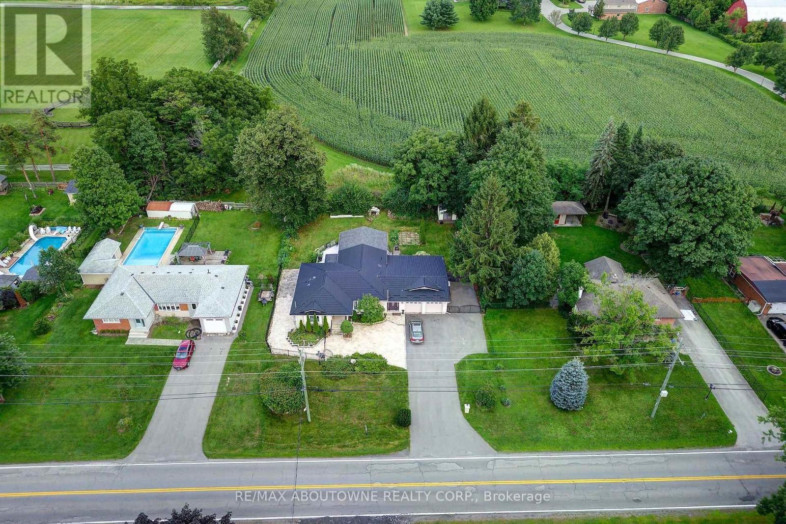 












178 CARLISLE ROAD

,
Hamilton (Carlisle),




Ontario
L0R1H2


