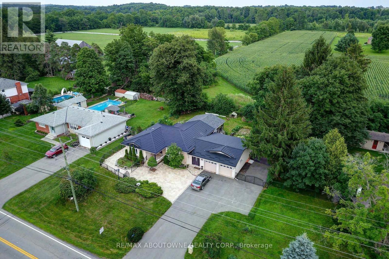 












178 CARLISLE ROAD

,
Hamilton (Carlisle),




Ontario
L0R1H2

