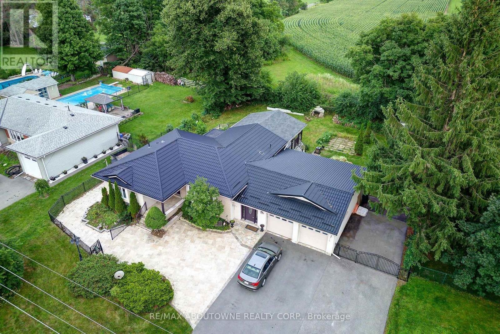 












178 CARLISLE ROAD

,
Hamilton (Carlisle),




Ontario
L0R1H2

