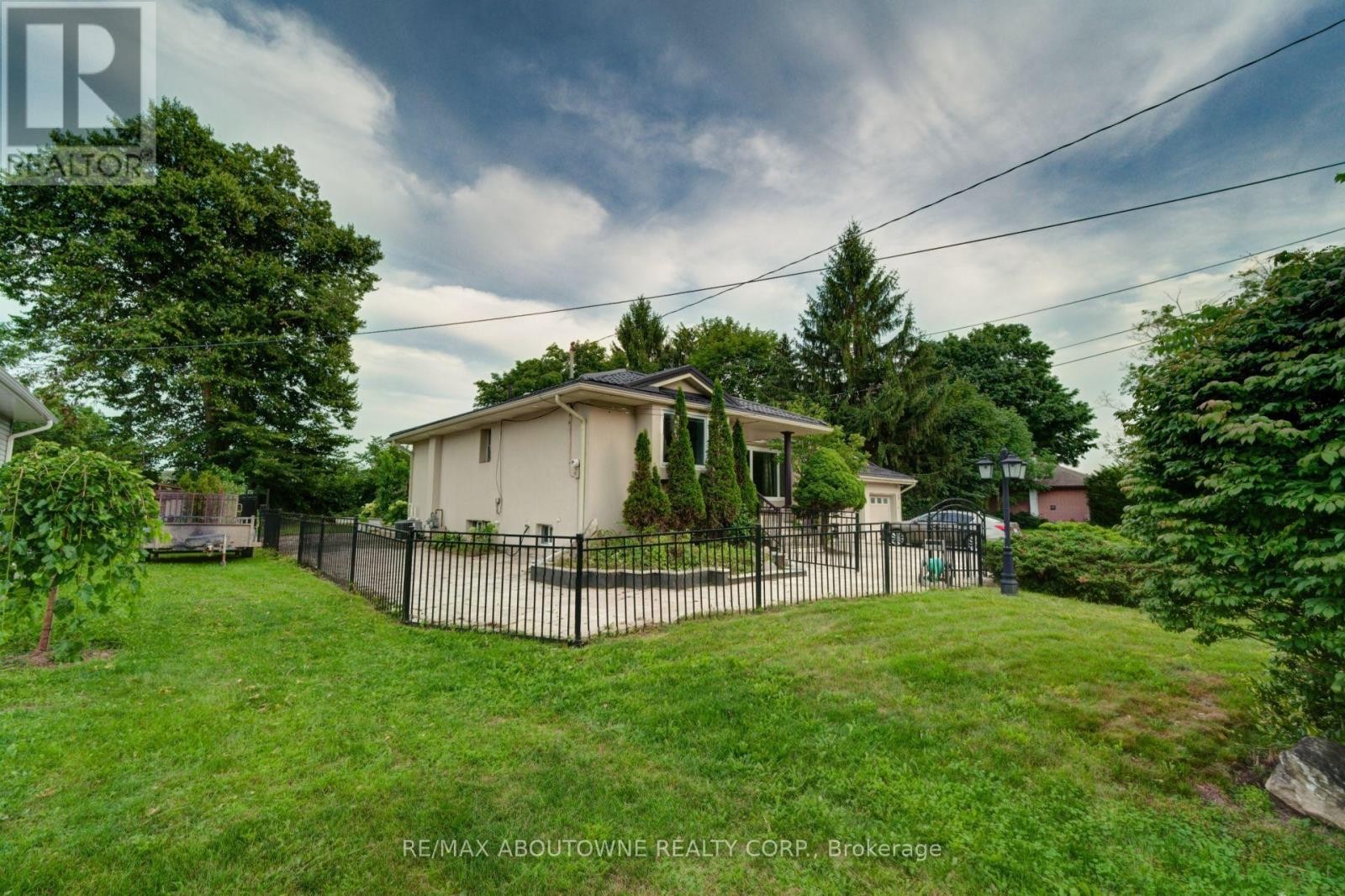 












178 CARLISLE ROAD

,
Hamilton (Carlisle),




Ontario
L0R1H2

