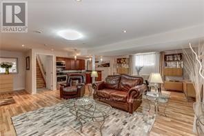 












480 HAMILTON DRIVE

,
Hamilton (Ancaster),




Ontario
L9G2E7


