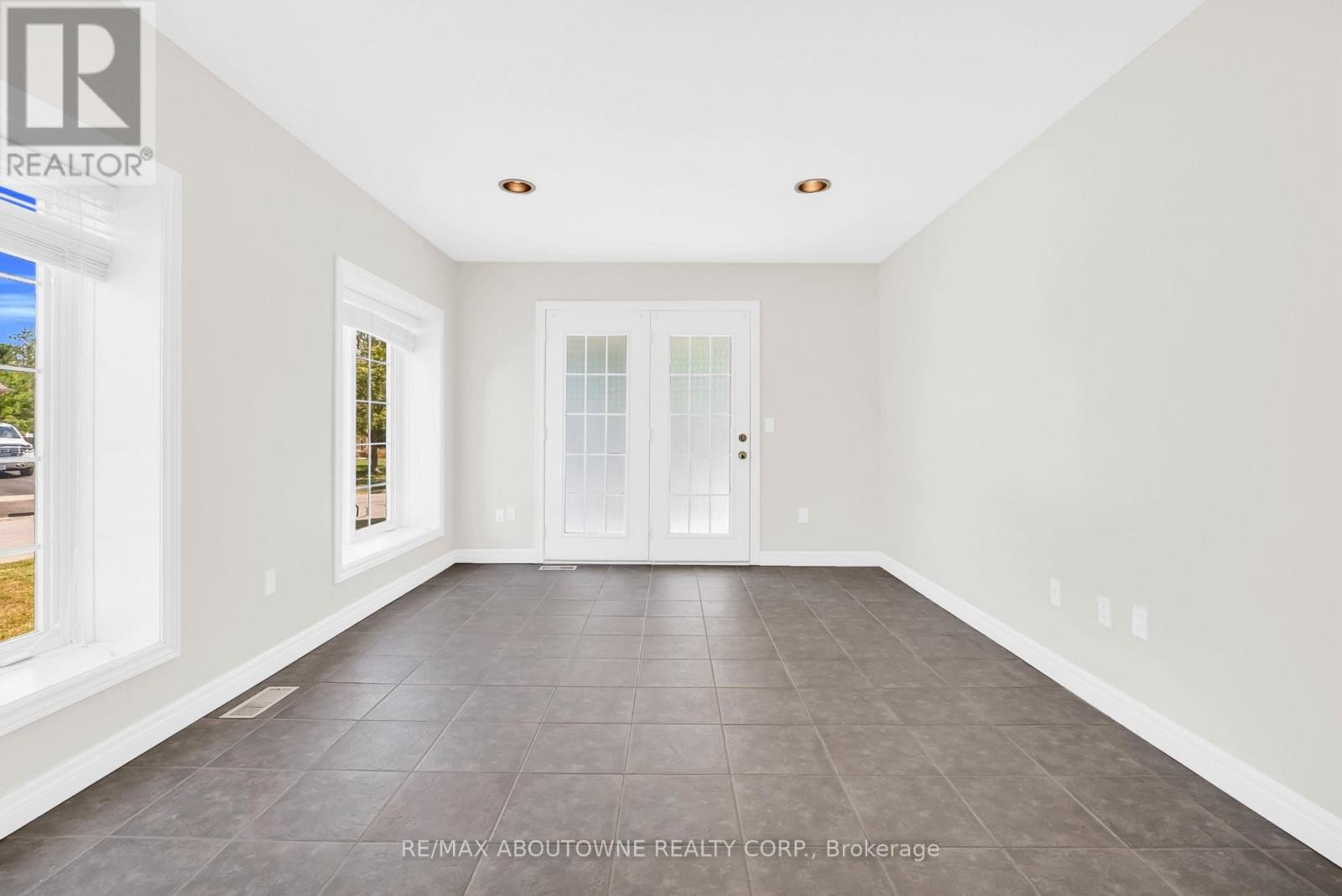 












18 HANEY DRIVE

,
Guelph (Pineridge/Westminster Woods),




Ontario
N1L1N7

