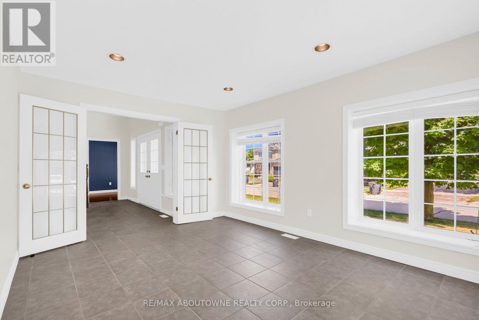 












18 HANEY DRIVE

,
Guelph (Pineridge/Westminster Woods),




Ontario
N1L1N7

