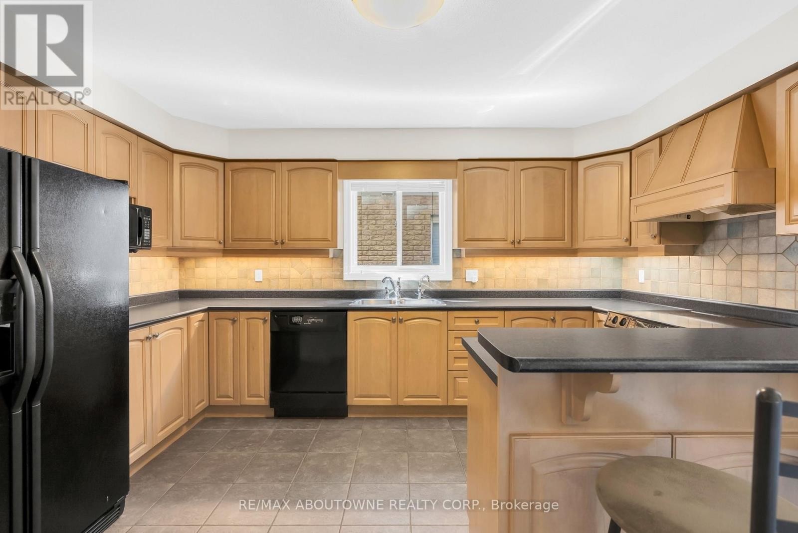 












18 HANEY DRIVE

,
Guelph (Pineridge/Westminster Woods),




Ontario
N1L1N7

