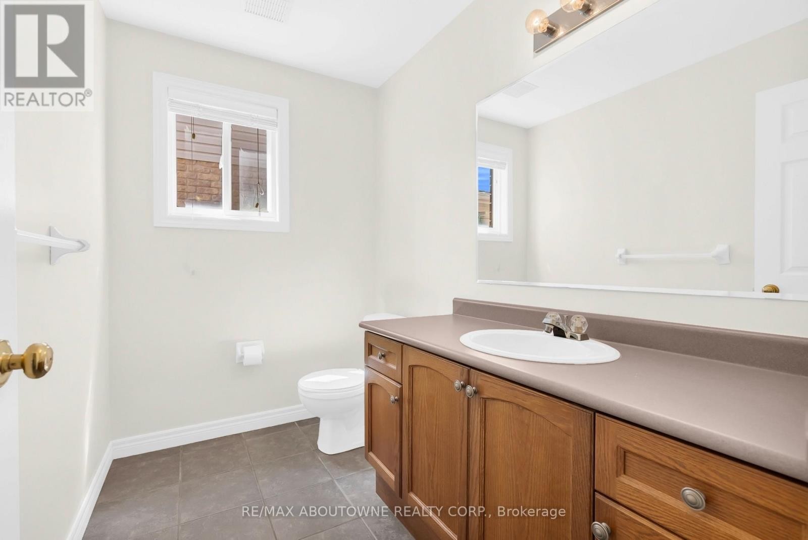 












18 HANEY DRIVE

,
Guelph (Pineridge/Westminster Woods),




Ontario
N1L1N7

