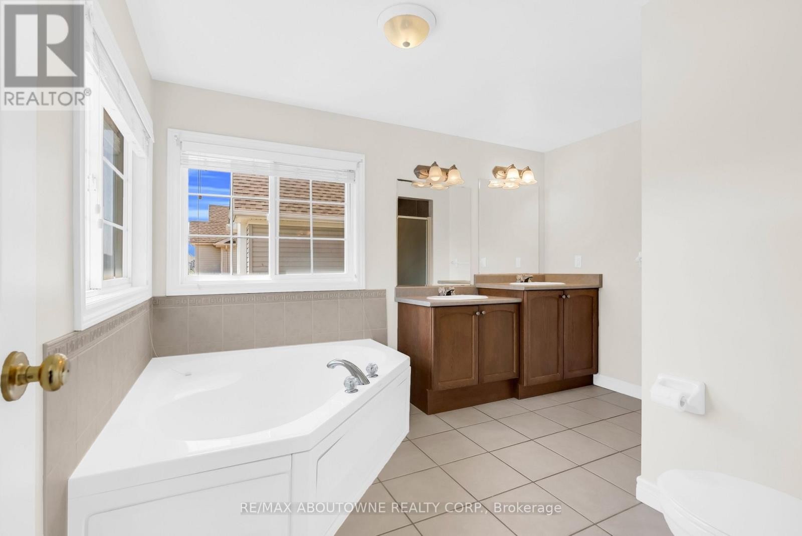 












18 HANEY DRIVE

,
Guelph (Pineridge/Westminster Woods),




Ontario
N1L1N7

