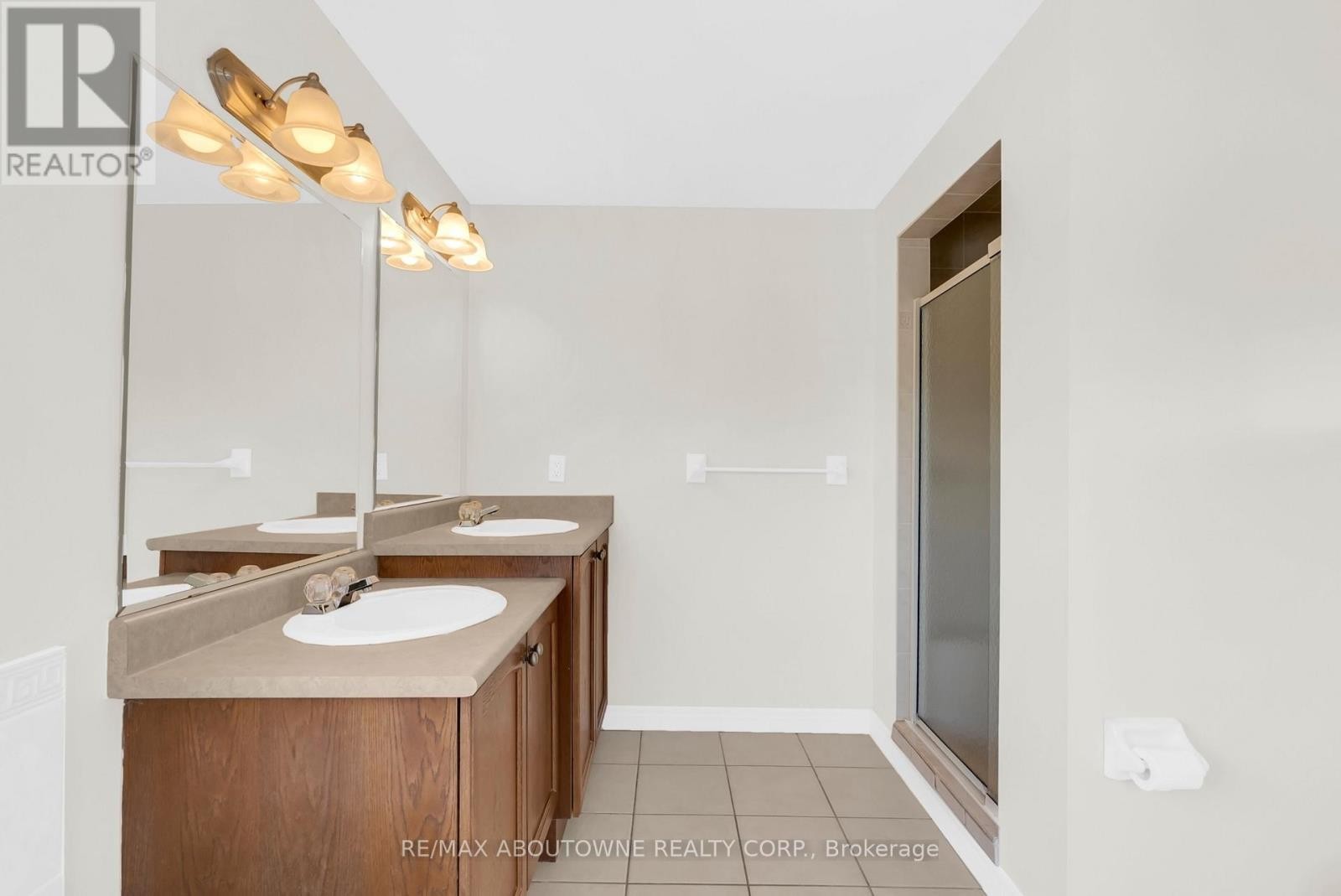 












18 HANEY DRIVE

,
Guelph (Pineridge/Westminster Woods),




Ontario
N1L1N7

