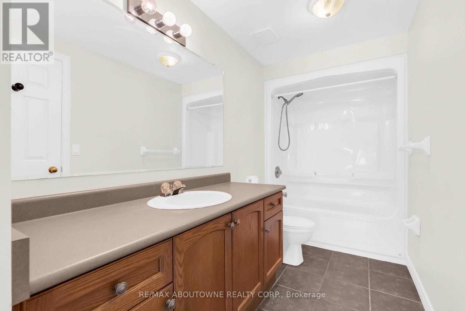 












18 HANEY DRIVE

,
Guelph (Pineridge/Westminster Woods),




Ontario
N1L1N7


