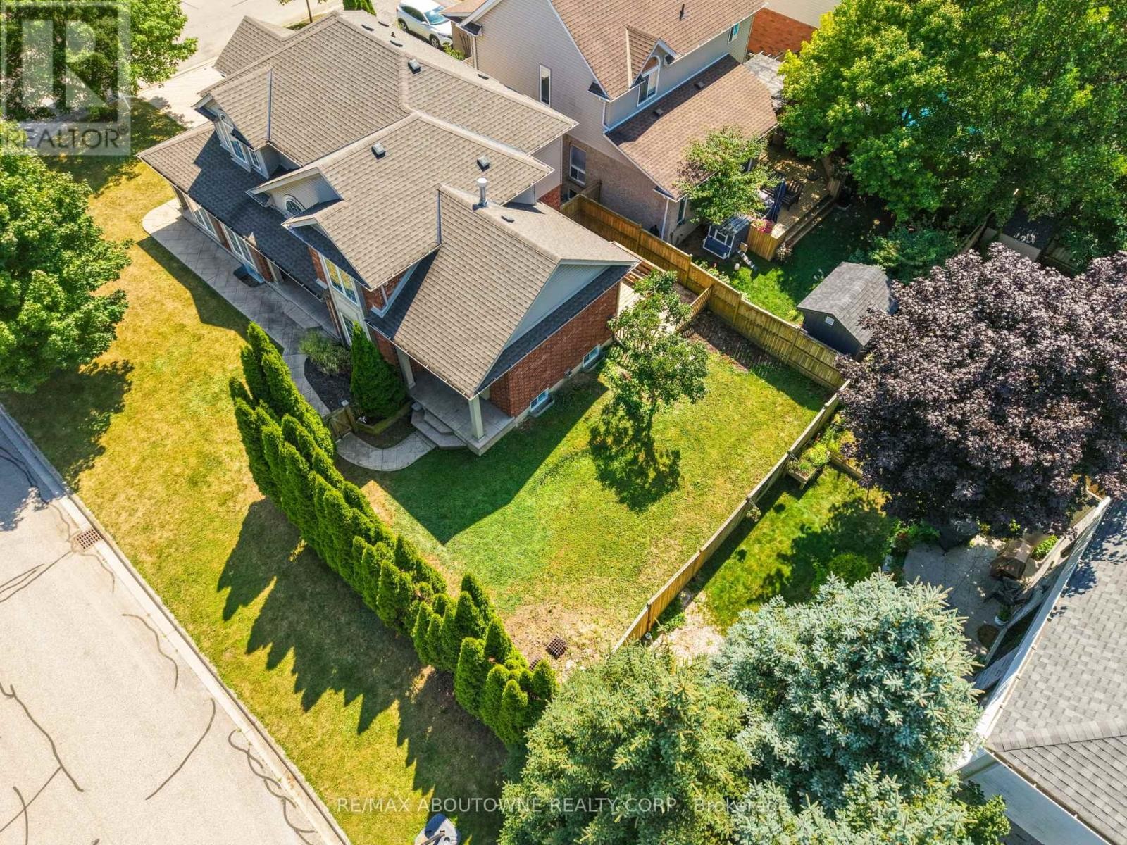 












18 HANEY DRIVE

,
Guelph (Pineridge/Westminster Woods),




Ontario
N1L1N7


