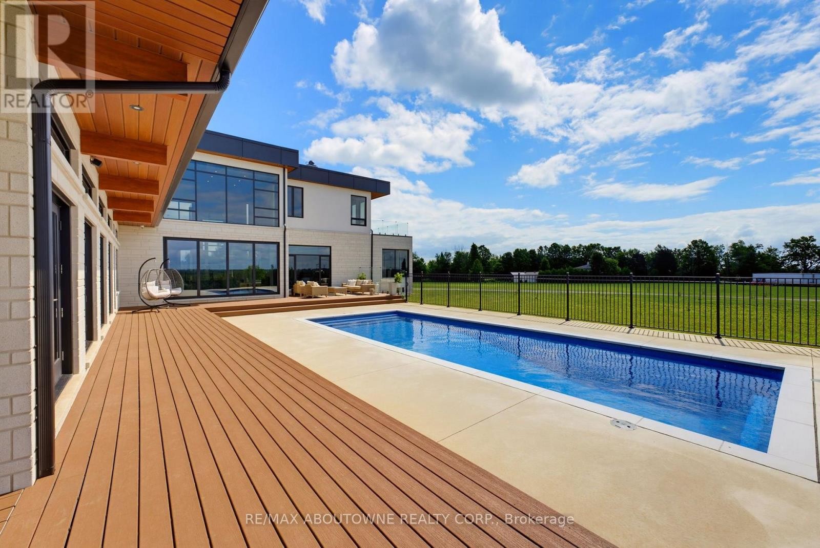 












5709 FOURTH LINE

,
Erin,




Ontario
N0B1Z0

