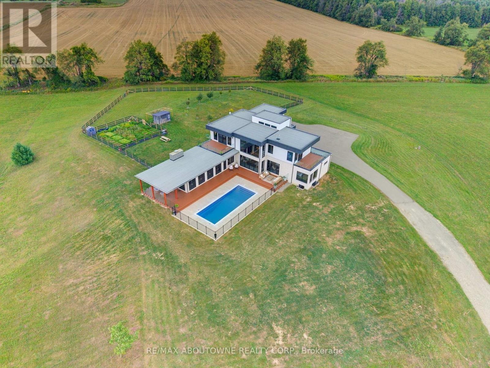 












5709 FOURTH LINE

,
Erin,




Ontario
N0B1Z0

