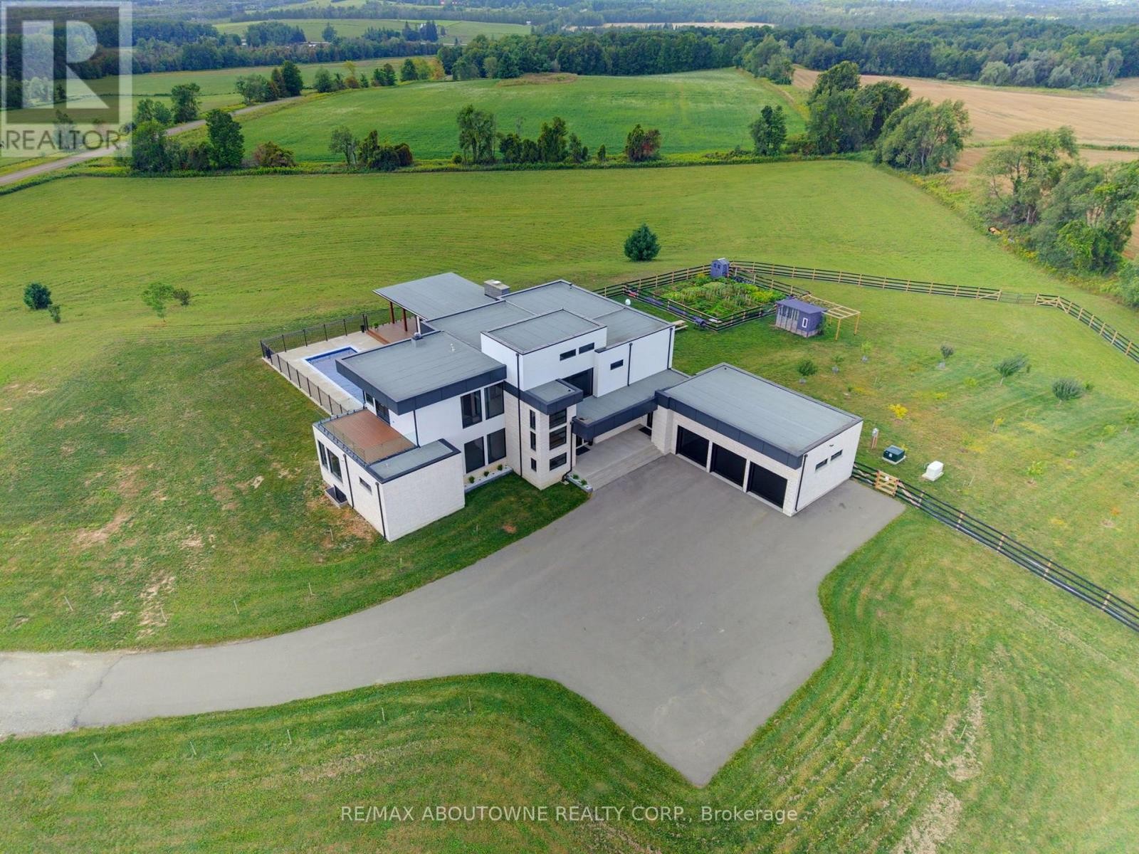 












5709 FOURTH LINE

,
Erin,




Ontario
N0B1Z0

