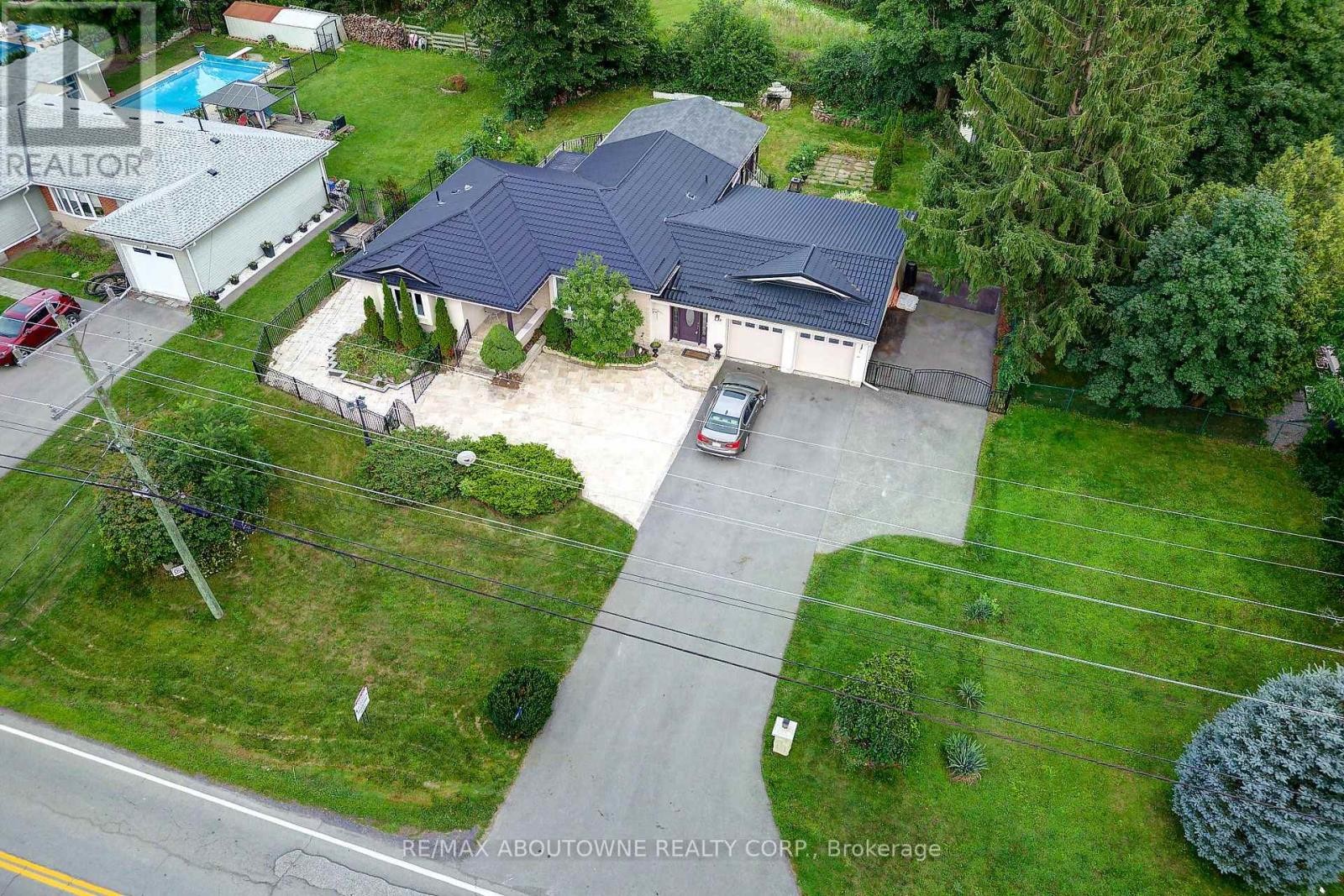 












178 CARLISLE ROAD

,
Hamilton (Carlisle),




Ontario
L0R1H2

