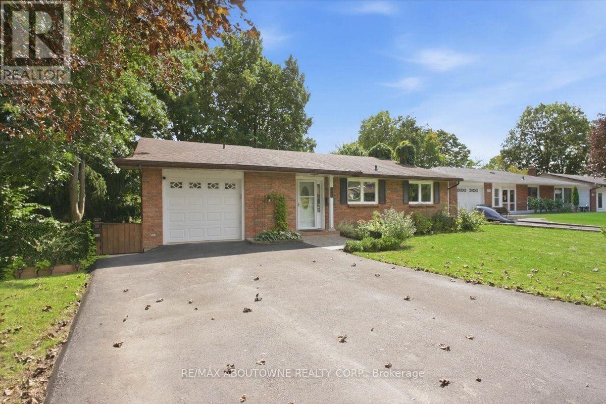 












943 MAYFAIR CRESCENT

,
Kingston (South of Taylor-Kidd Blvd),




Ontario
K7M5S5

