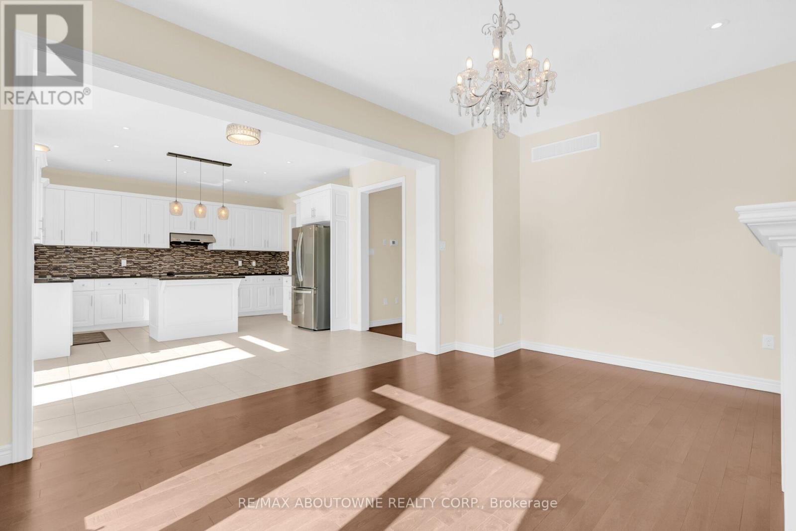 












94 AMBROUS CRESCENT

,
Guelph (Kortright East),




Ontario
N1G0E4

