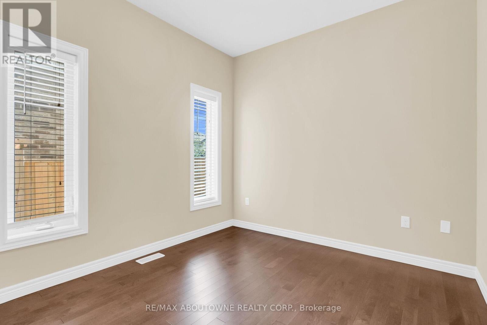 












94 AMBROUS CRESCENT

,
Guelph (Kortright East),




Ontario
N1G0E4

