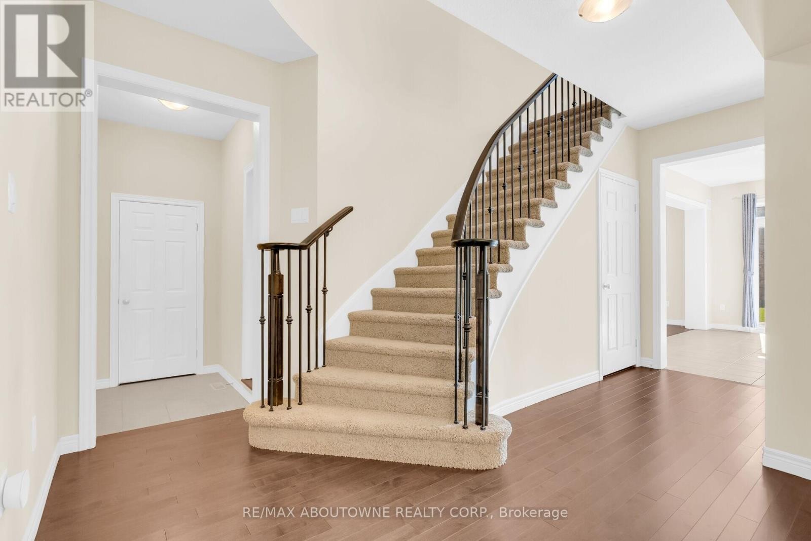 












94 AMBROUS CRESCENT

,
Guelph (Kortright East),




Ontario
N1G0E4

