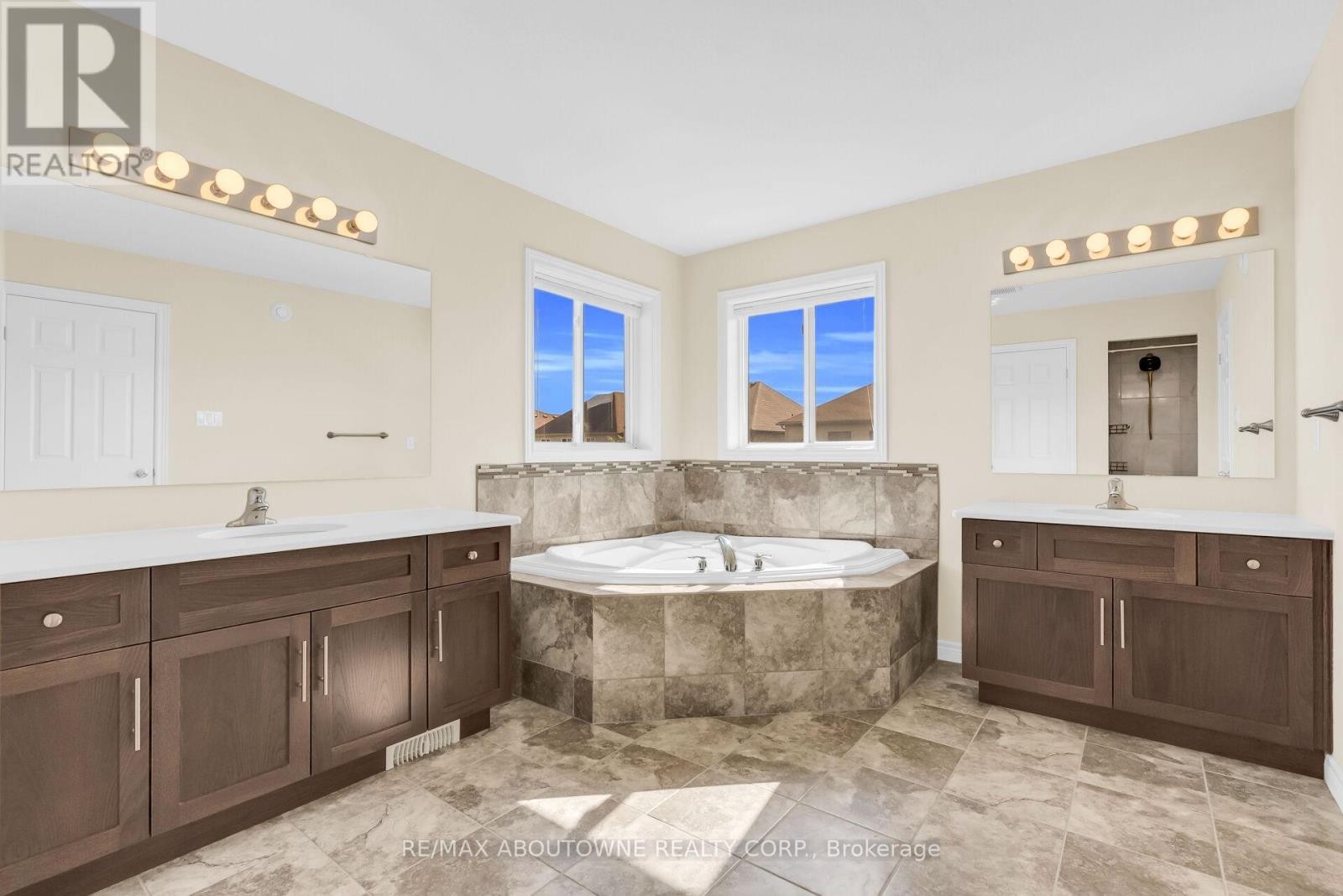 












94 AMBROUS CRESCENT

,
Guelph (Kortright East),




Ontario
N1G0E4


