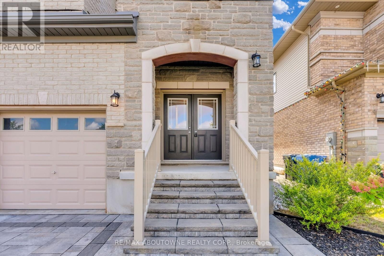 












94 AMBROUS CRESCENT

,
Guelph (Kortright East),




Ontario
N1G0E4

