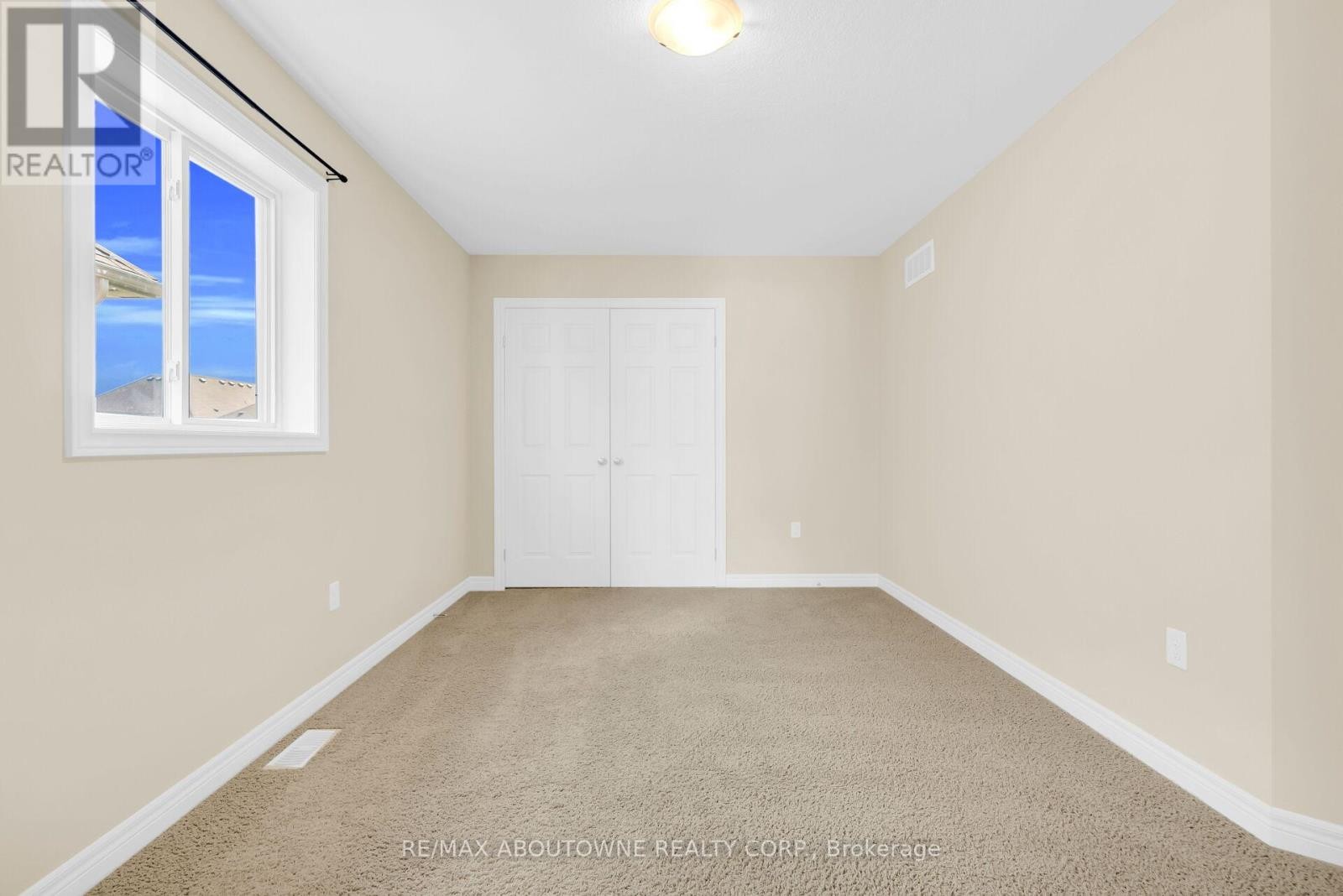 












94 AMBROUS CRESCENT

,
Guelph (Kortright East),




Ontario
N1G0E4


