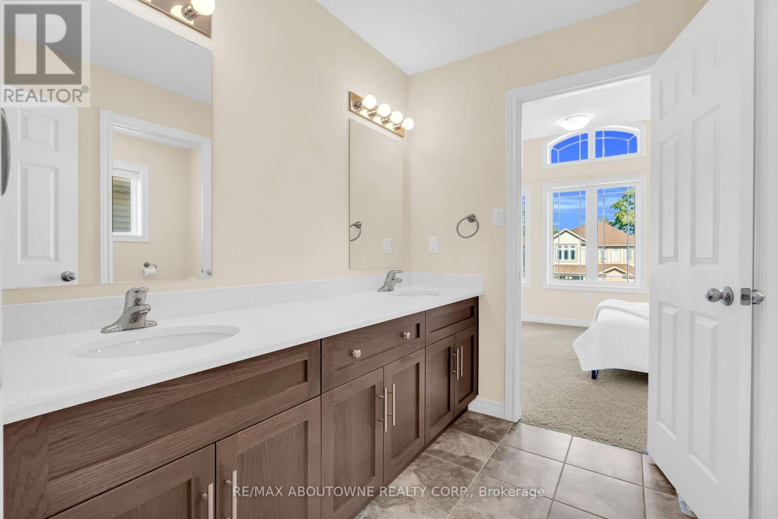 












94 AMBROUS CRESCENT

,
Guelph (Kortright East),




Ontario
N1G0E4

