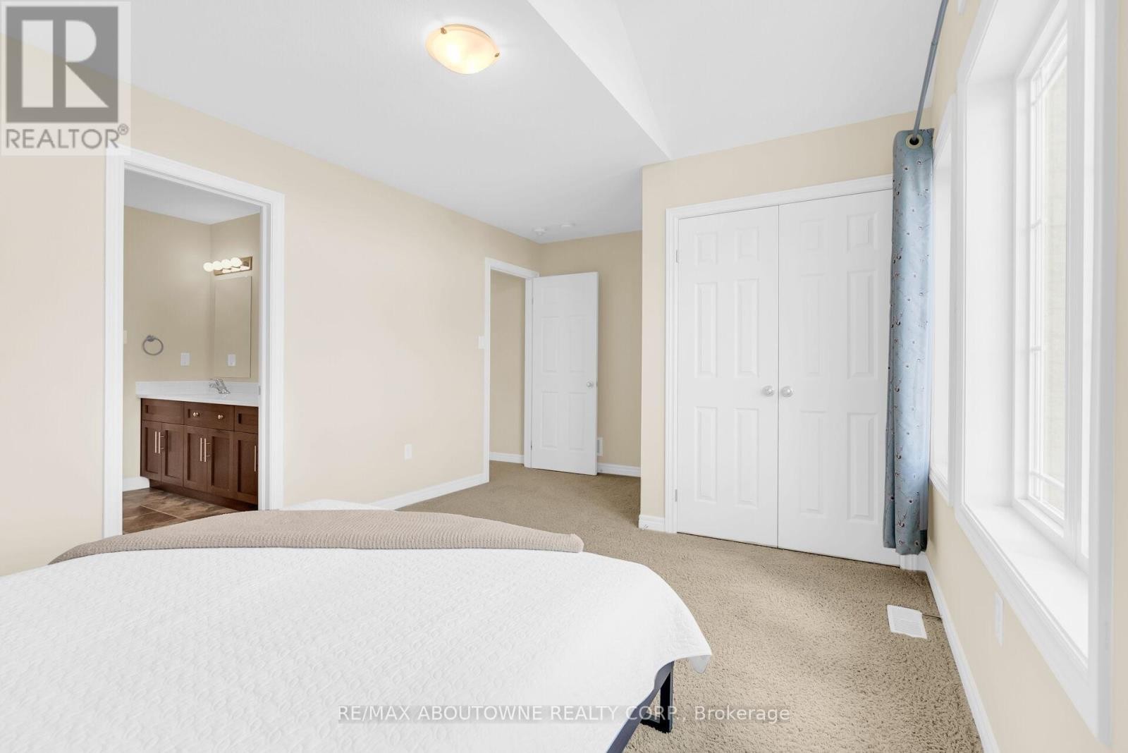 












94 AMBROUS CRESCENT

,
Guelph (Kortright East),




Ontario
N1G0E4

