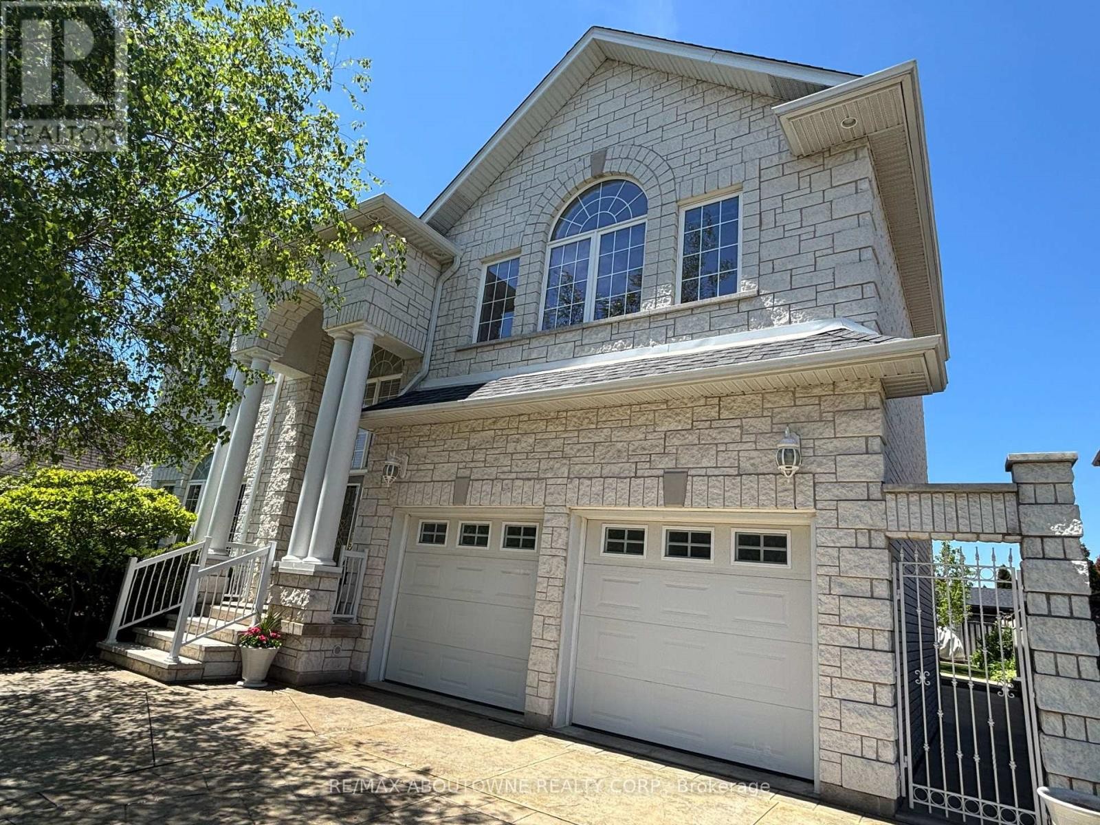 












6 FOURSEASONS DRIVE

,
Hamilton (Winona),




Ontario
L8E5Y5

