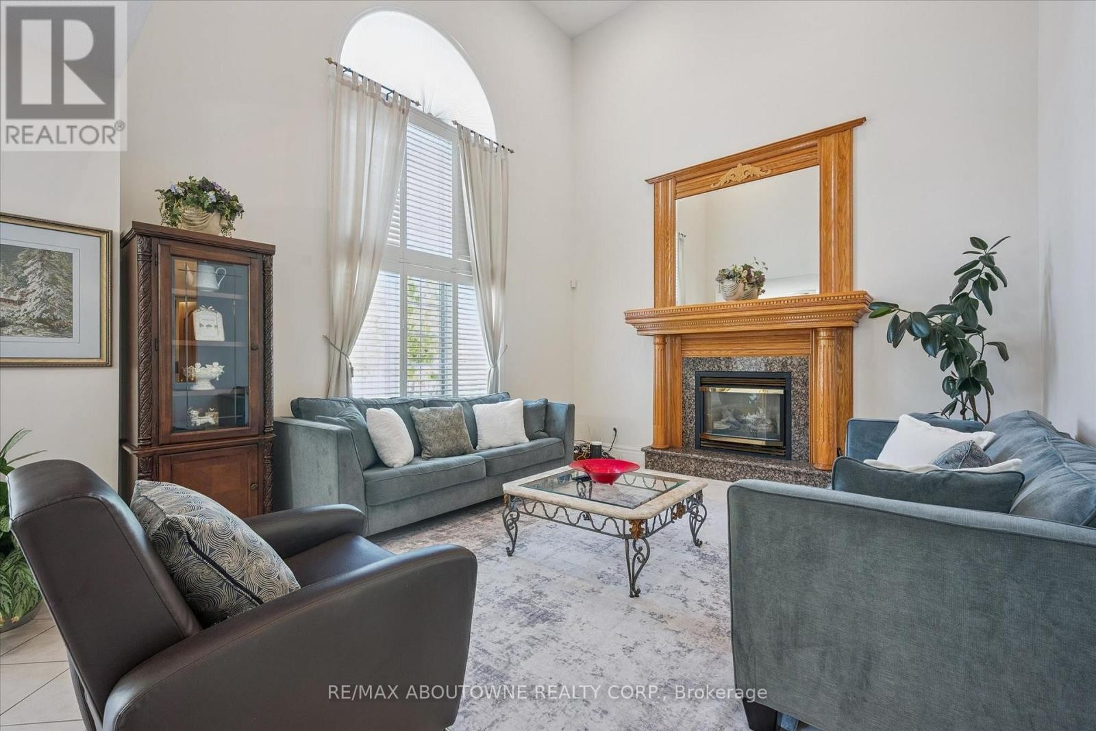 












6 FOURSEASONS DRIVE

,
Hamilton (Winona),




Ontario
L8E5Y5

