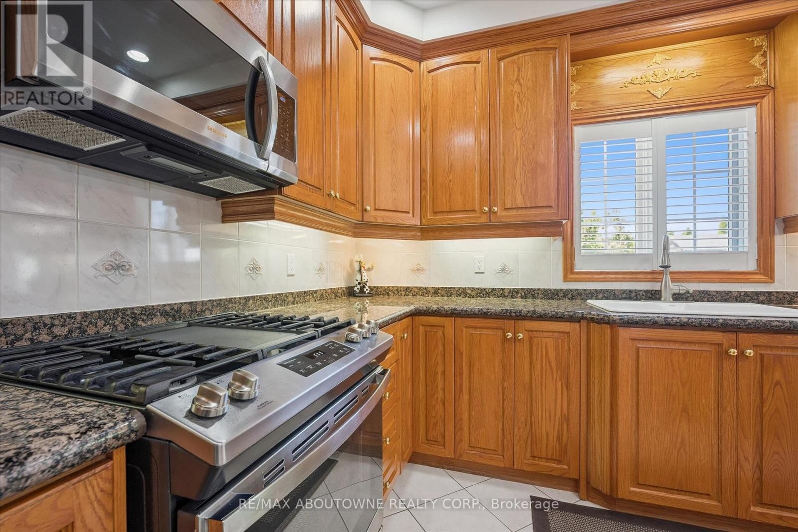 












6 FOURSEASONS DRIVE

,
Hamilton (Winona),




Ontario
L8E5Y5

