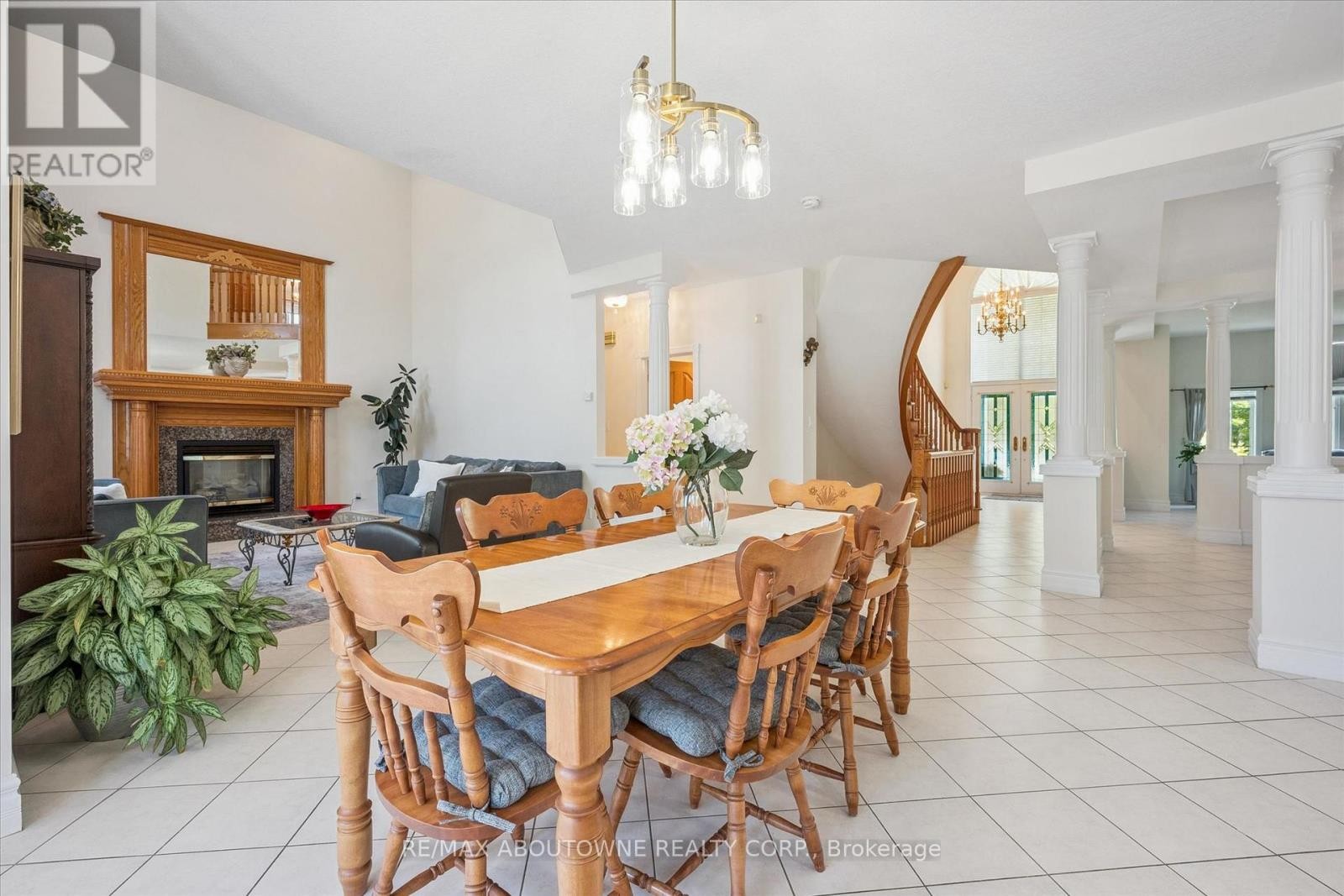 












6 FOURSEASONS DRIVE

,
Hamilton (Winona),




Ontario
L8E5Y5

