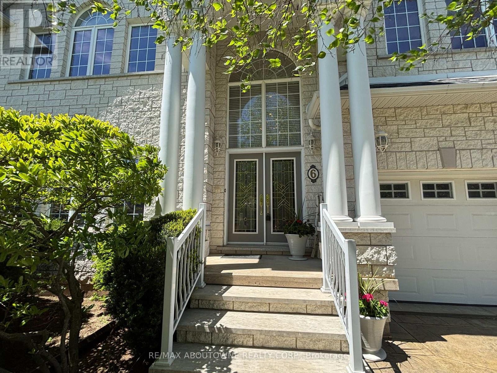 












6 FOURSEASONS DRIVE

,
Hamilton (Winona),




Ontario
L8E5Y5


