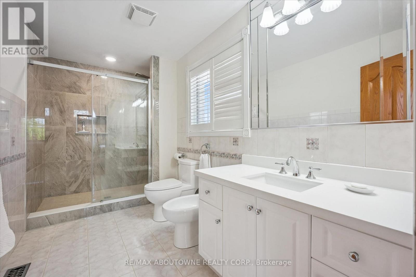 












6 FOURSEASONS DRIVE

,
Hamilton (Winona),




Ontario
L8E5Y5

