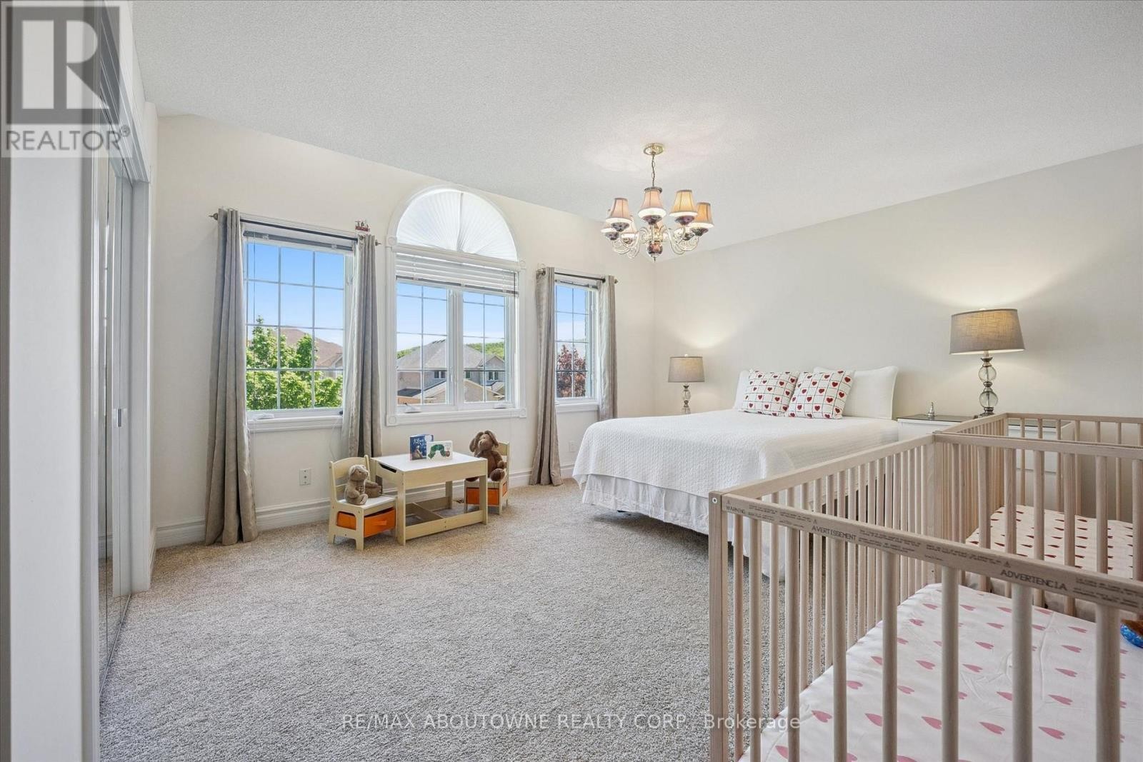 












6 FOURSEASONS DRIVE

,
Hamilton (Winona),




Ontario
L8E5Y5


